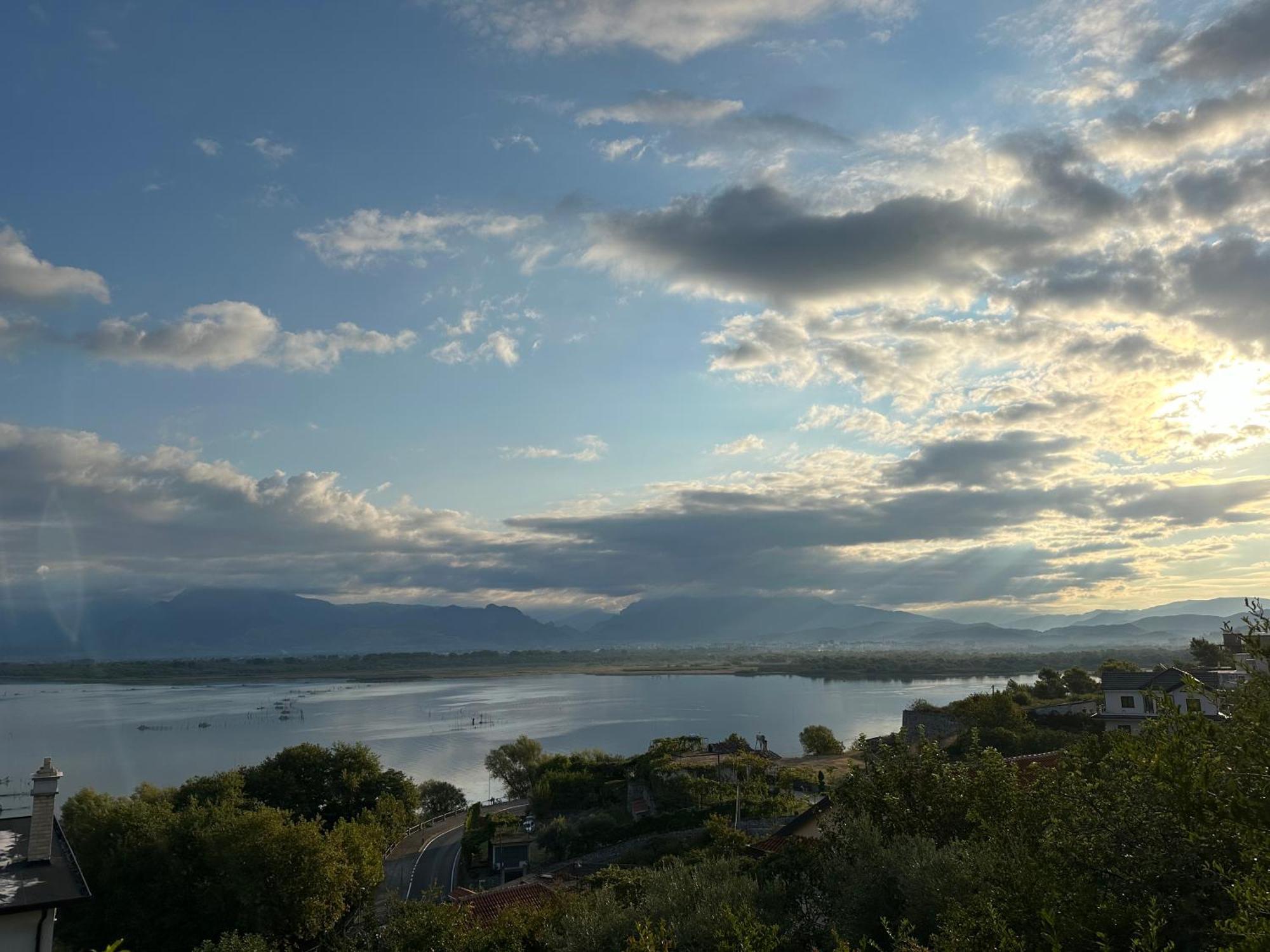 Lake Escape Villa Shiroke ชโคเดอร์ ภายนอก รูปภาพ